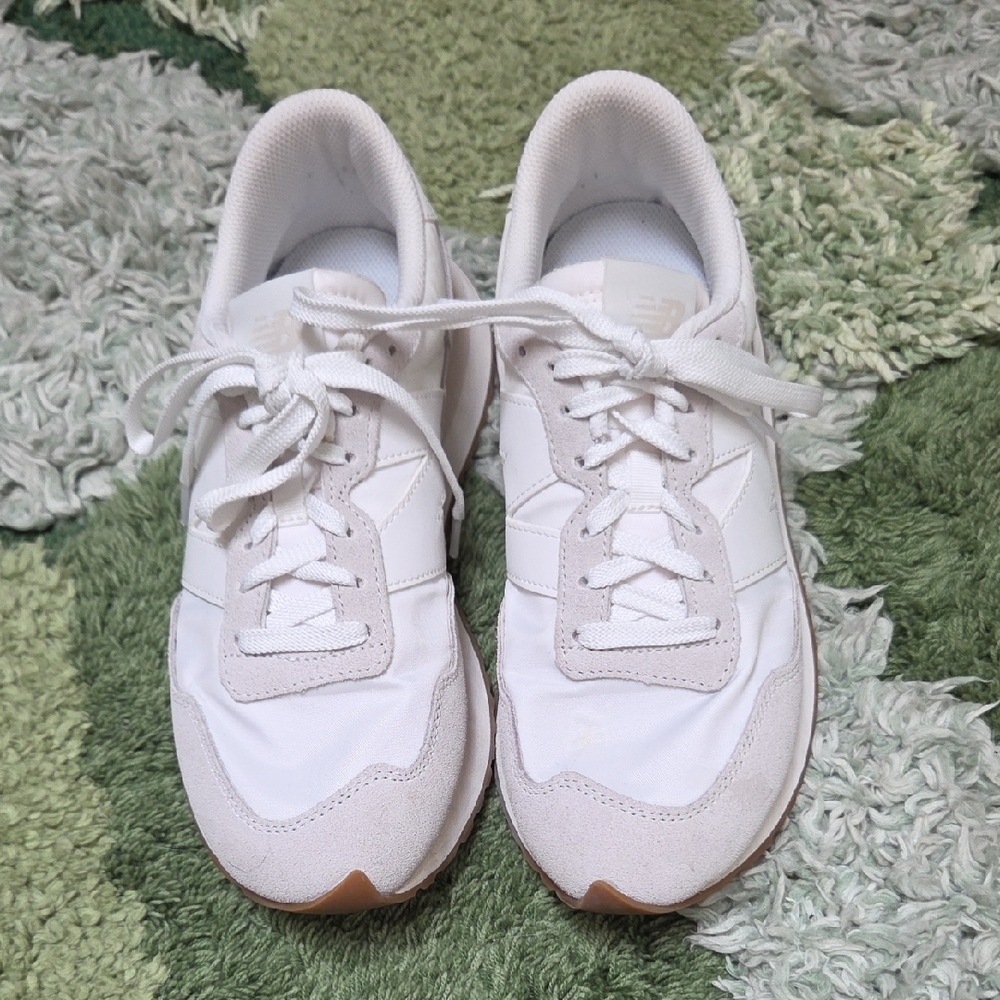 New Balance Women's 237 Sneaker